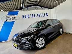 Skoda Octavia Combi - 1.0 TSI Sport Business / Virtual / Sportstoelen / NL Auto