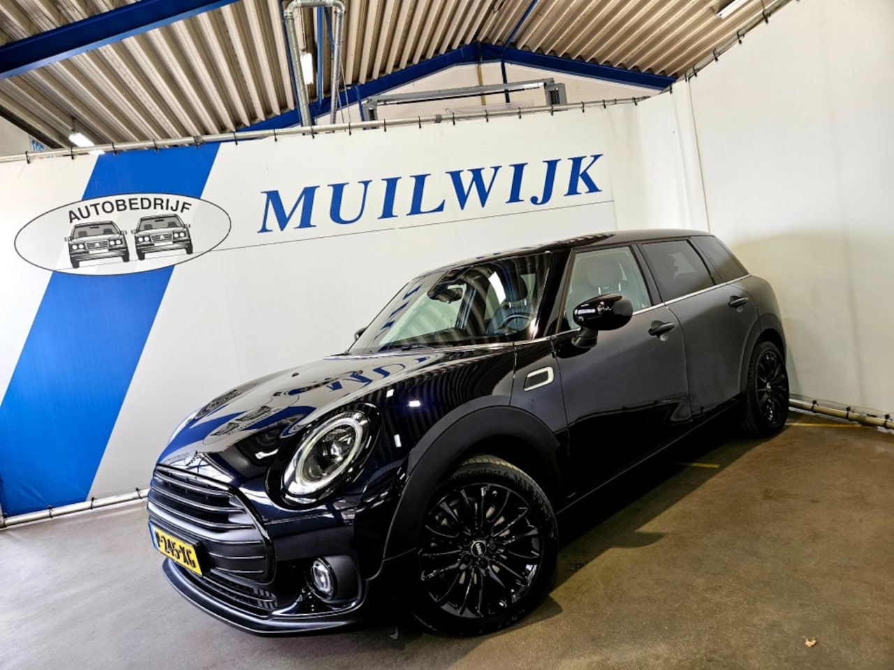 MINI Clubman - 1.5 Cooper Business Edition / Black Optic / NL Auto - AutoWereld.nl