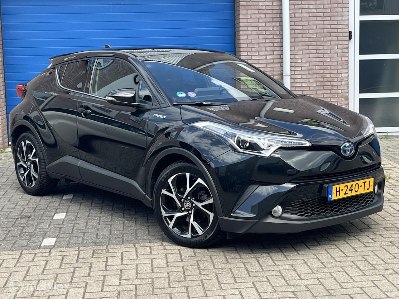 Toyota C-HR - 1.8 Hybrid Executive Ultimate Bouwjaar 2019, LED, Camera, Navi, 100% Dealer onderhouden! - AutoWereld.nl