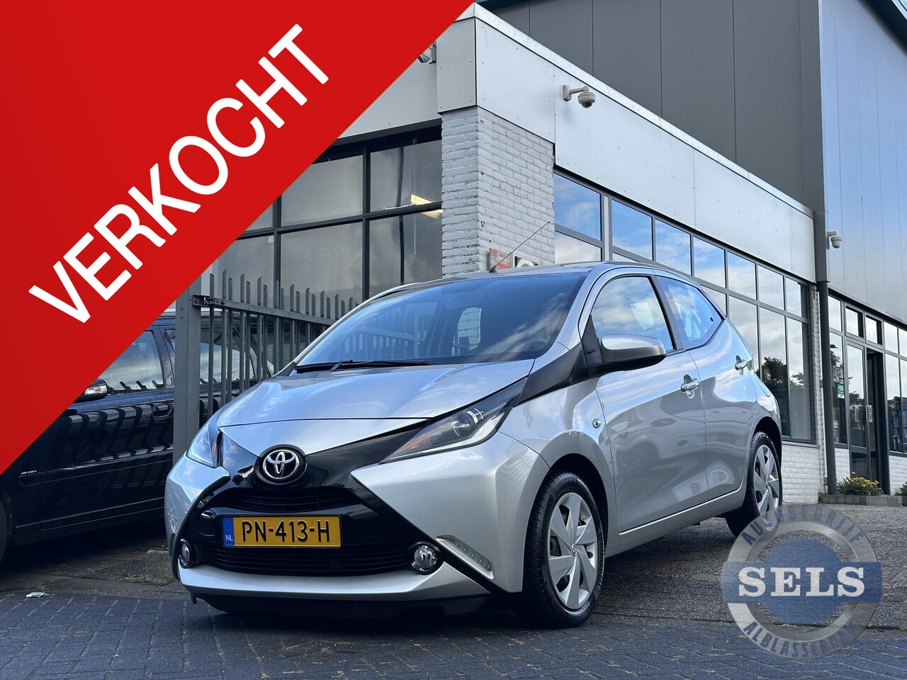 Toyota Aygo - 1.0 VVT-i x-play UNIEK!9000KM/1EIGENAAR/NAVI/CAMERA - AutoWereld.nl