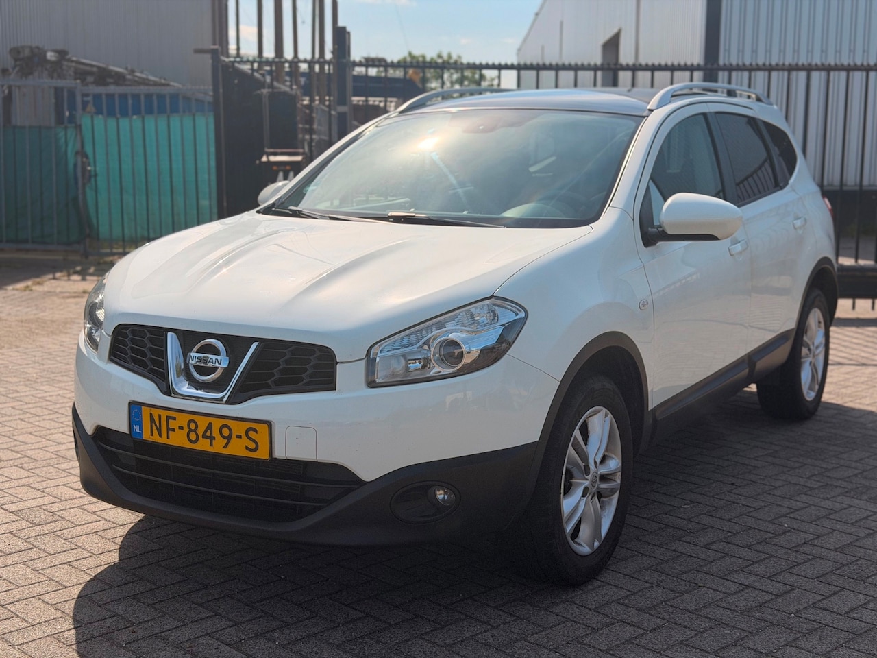 Nissan Qashqai - 2.0 Connect Edition 7 Pers Pano Clima Navi - AutoWereld.nl