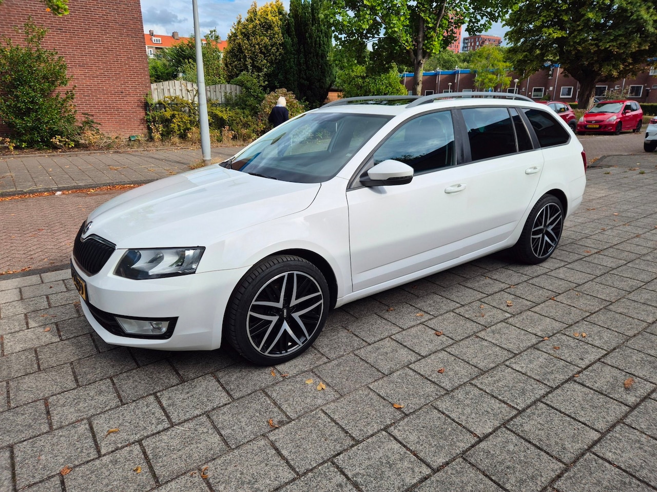 Skoda Octavia Combi - 1.2 TSI AUTOMAAT Businessline NW APK - AutoWereld.nl