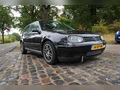 Volkswagen Golf - 2.0 Highline nw apk 21-8-2027 div. exstra, s