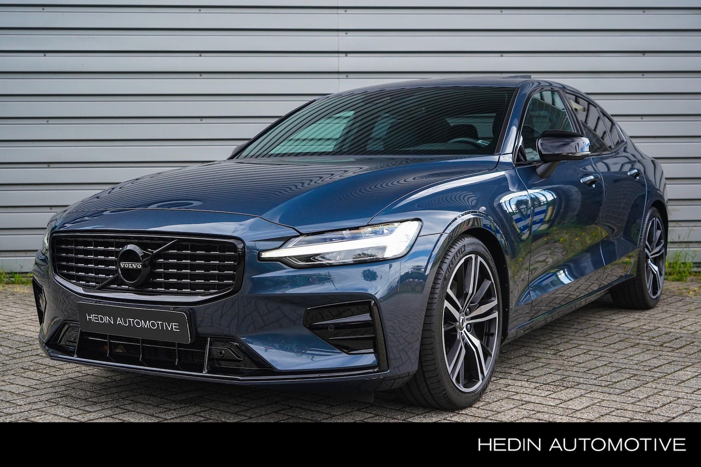 Volvo S60 - 2.0 B3 R-Design | Trekhaak | Panoramadak | Pilot assist | Dode hoek detectie - AutoWereld.nl