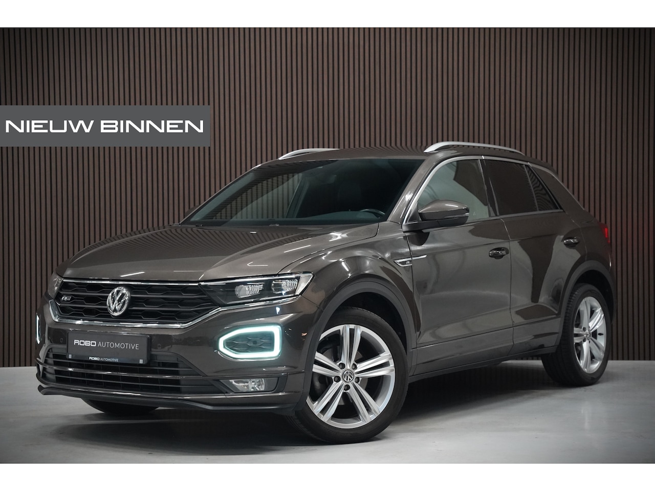 Volkswagen T-Roc - 1.5 TSI Sport Business R | R-Line | Adaptive Cruise Control | Navigatie | LED | Apple Carp - AutoWereld.nl