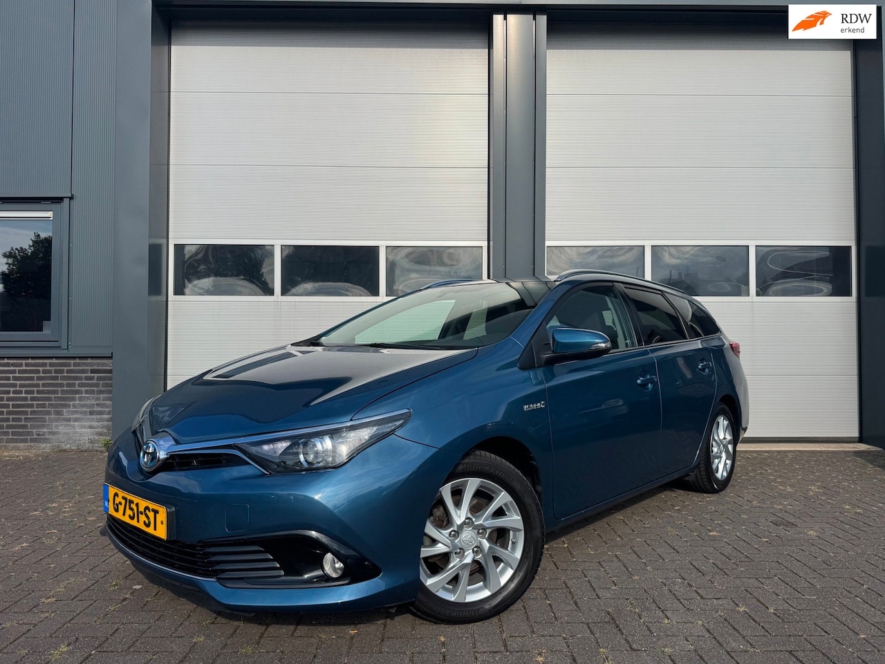 Toyota Auris - 1.8 Hybrid Executive Keyless Parkeercamera - AutoWereld.nl