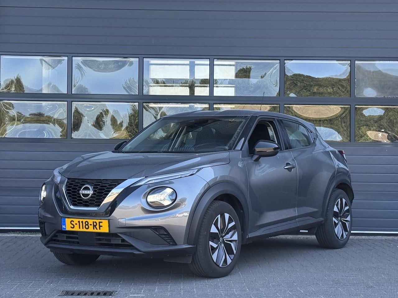Nissan Juke - 1.0 DIG-T BUSINESS ACCESS I AUTOMAAT I P-CAMERA I APPLE CARPLAY I CLIMATE CONTROL I STOELV - AutoWereld.nl