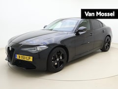 Alfa Romeo Giulia - 2.0T | automaat | Climate control | Navigatie | Half-Leder | LMV | Parkeer sensoren | Xeno