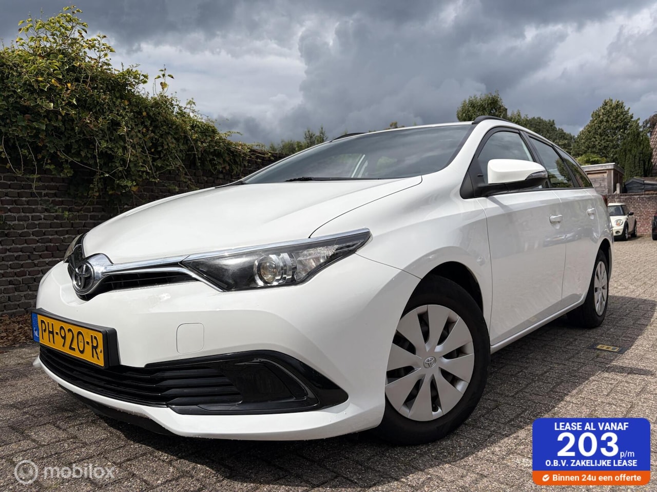 Toyota Auris - 1.3 Now Navigatie / Climate control / 89.000km! - AutoWereld.nl