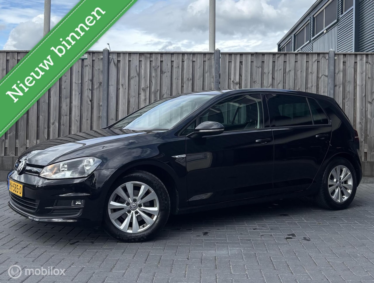 Volkswagen Golf - 1.0 TSI Connected Series/AUTOMAAT/CAMERA/NAP - AutoWereld.nl