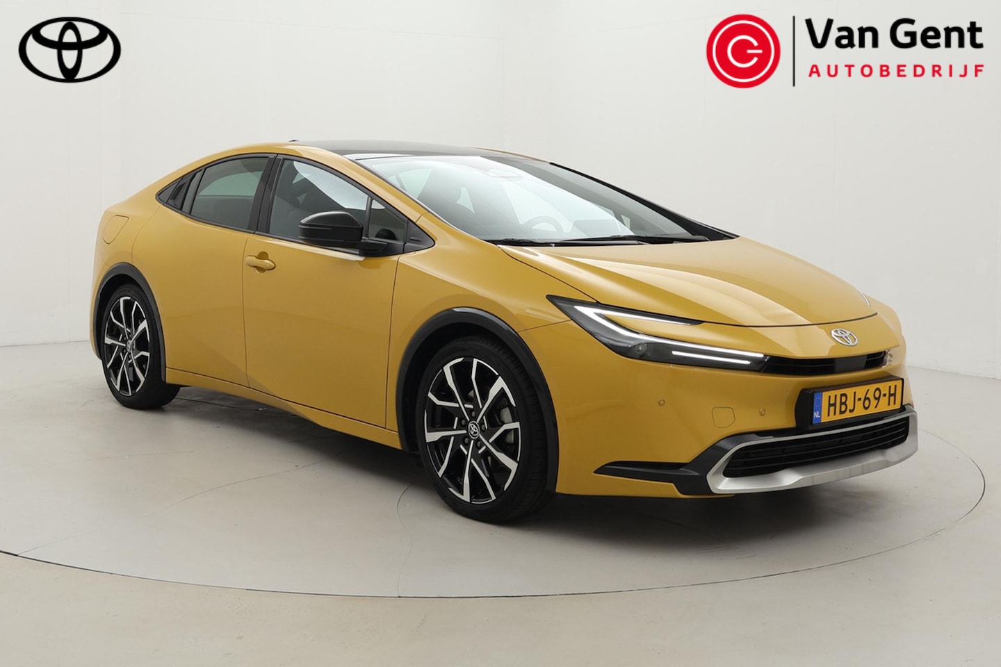 Toyota Prius - 2.0 Plug-in Executive | Panoramadak | Dodehoek detectie | Stoel-/stuurverwarming | Apple C - AutoWereld.nl