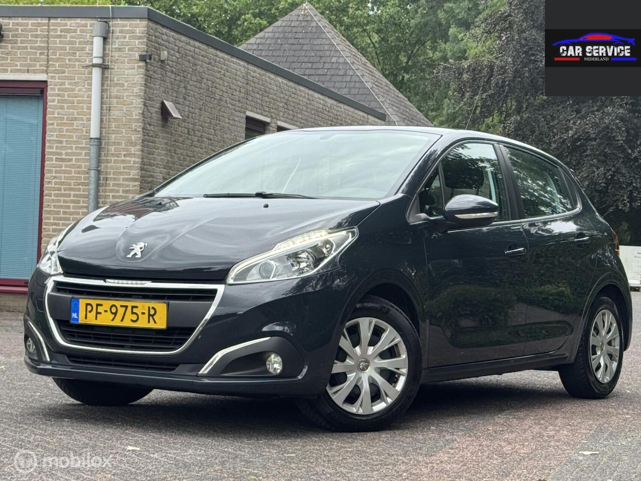Peugeot 208 - 1.2 PureTech Blue Lion/NAP/APK/PDC/CARPLAY/NAVI/ - AutoWereld.nl