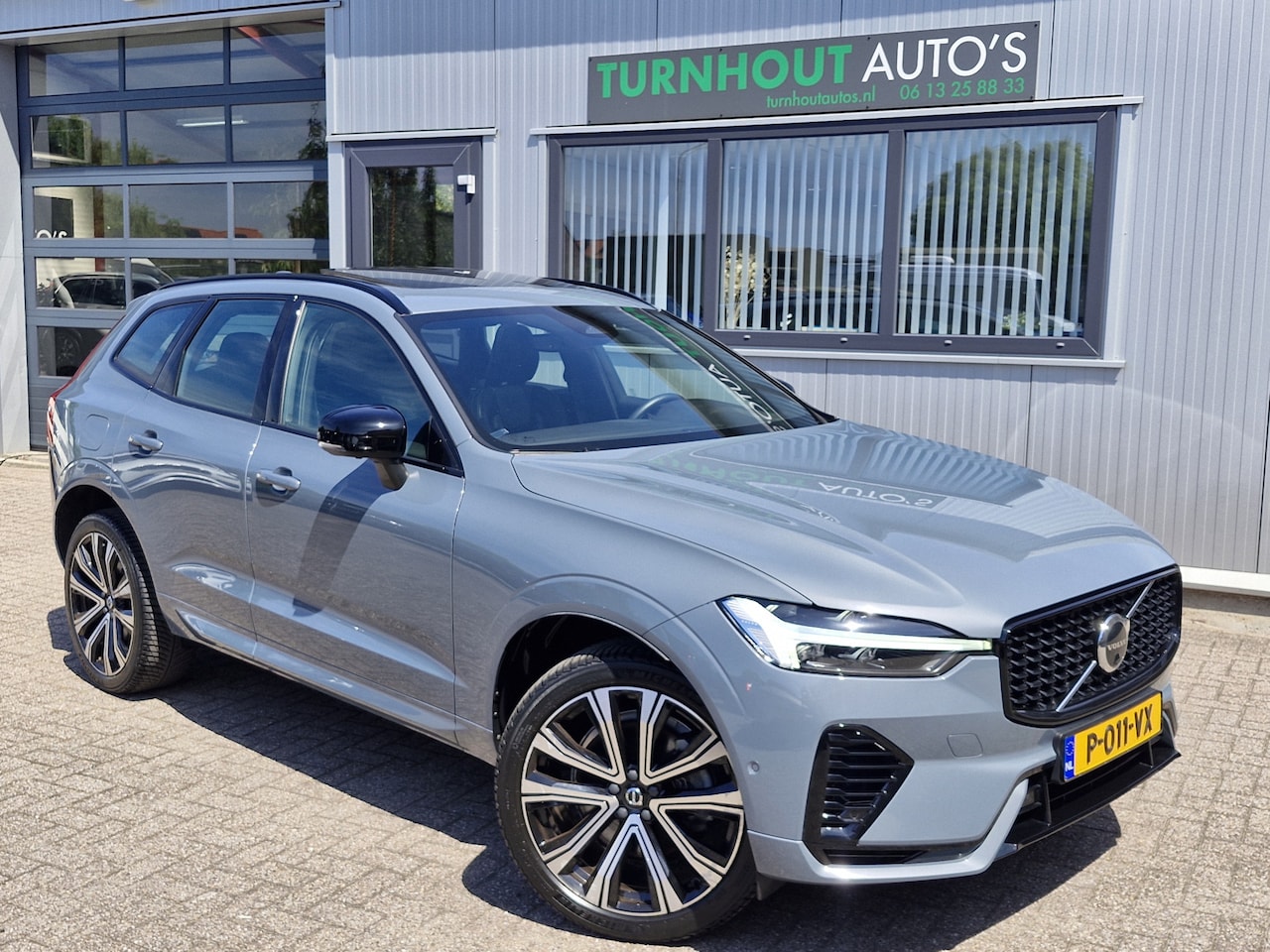 Volvo XC60 - T8 Plug-in hybrid AWD R-Design FULL OPTION | LUCHTVERING!!! | 360 camera| SOH 98% - AutoWereld.nl