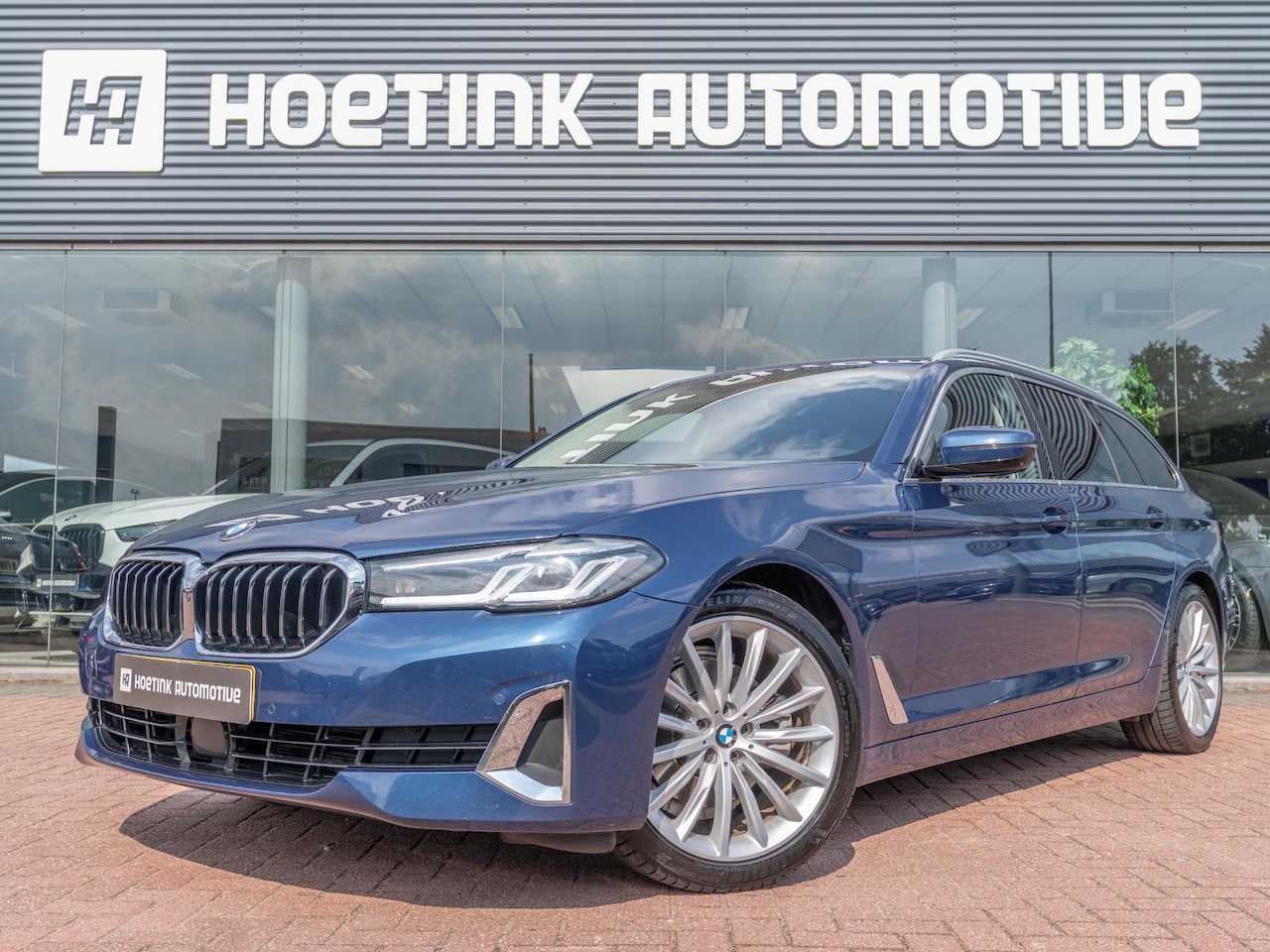 BMW 5-serie Touring - 520i High Executive | Elc trekhaak | 360° Camera | Dealer onderhouden - AutoWereld.nl