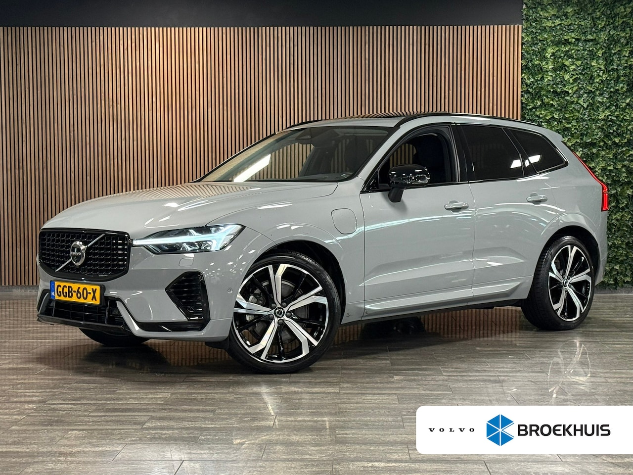 Volvo XC60 - T8 AWD Recharge Ultra Dark | Luchtvering | Trekhaak | 360° Camera | 455pk | Head-Up Displa - AutoWereld.nl