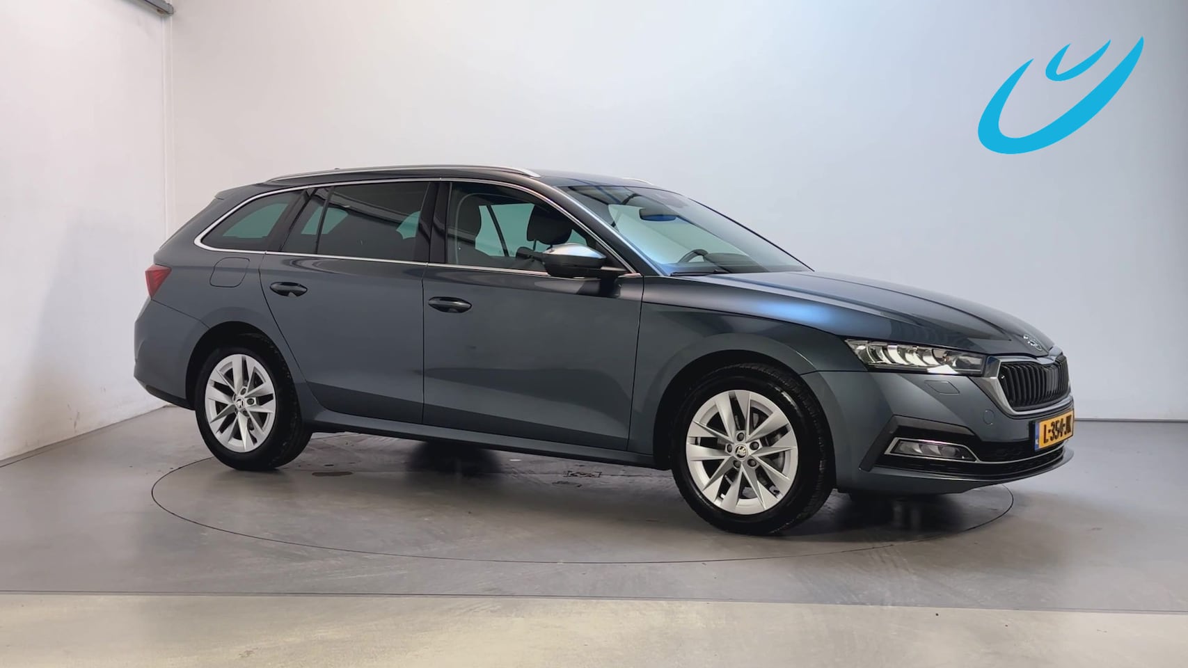 Skoda Octavia Combi - 1.0 TSI 110pk Business Edition Plus Navigatie Parkeersensoren Sfeerverlichting - AutoWereld.nl