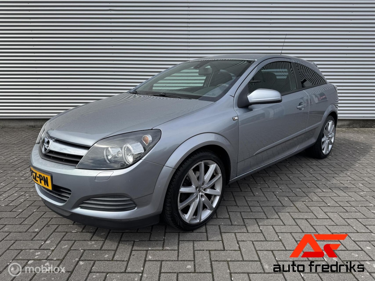 Opel Astra GTC - 1.6 Executive | Airco | Trekhaak | - AutoWereld.nl