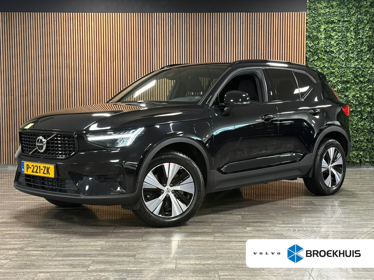 Volvo XC40 - T5 Recharge Plus Dark | Trekhaak | Harman Kardon | All Season banden | Bestuurdersstoel el - AutoWereld.nl