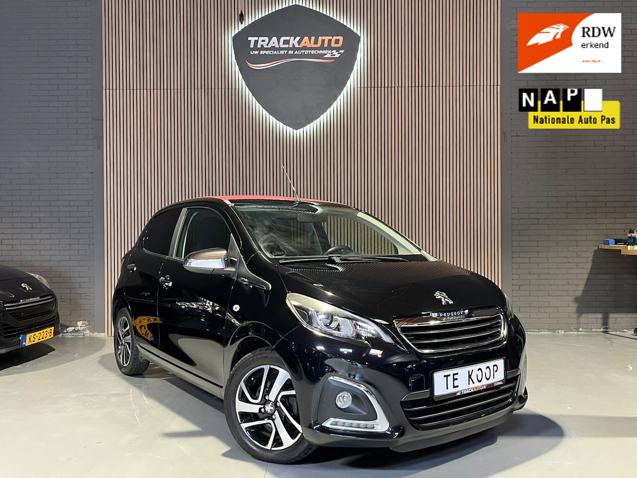 Peugeot 108 - 1.2 Puretech Allure TOP! Navi.CruiseC.CimaC.achteruitC.LMV!!! - AutoWereld.nl