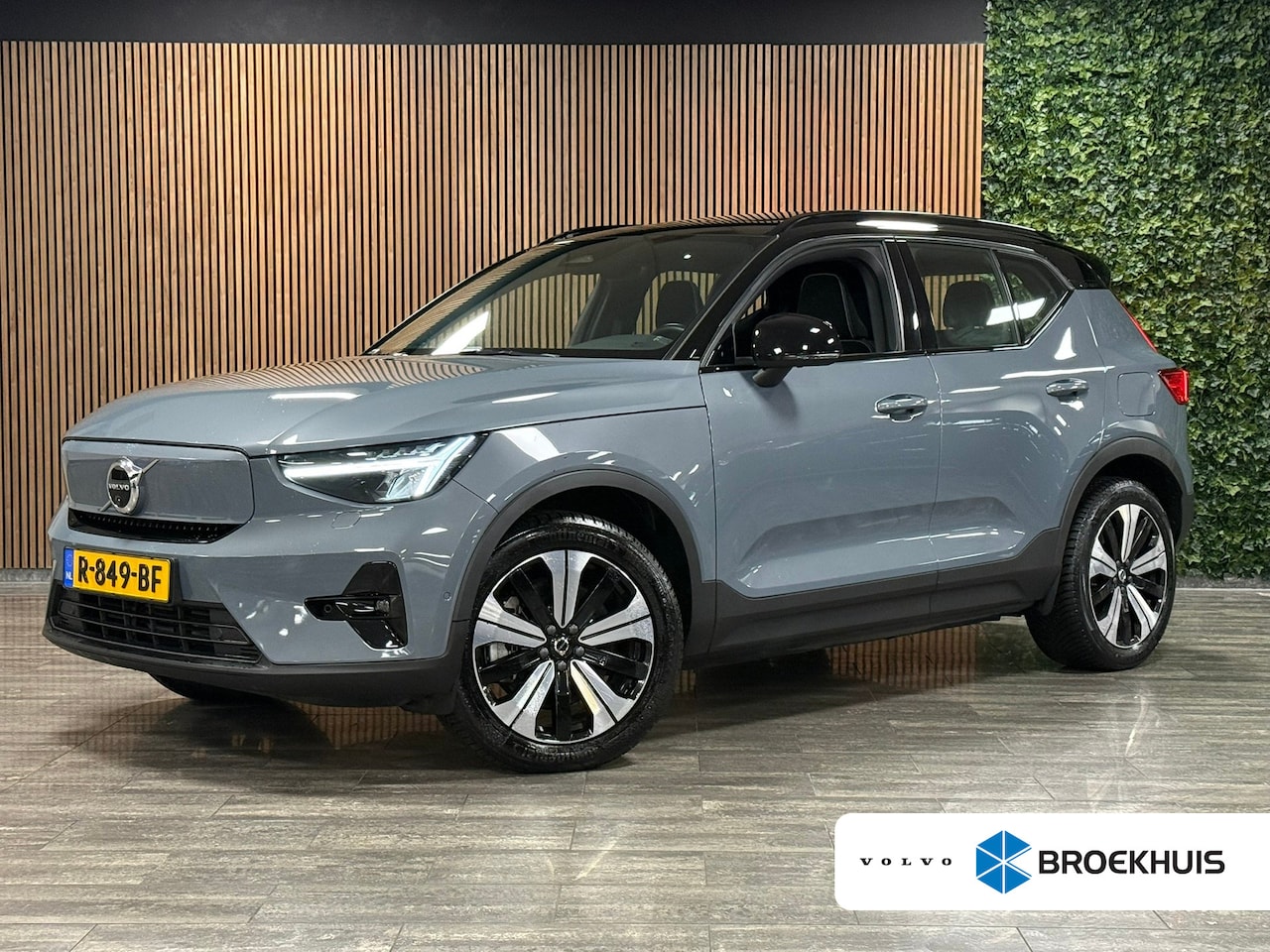Volvo XC40 - Recharge Ultimate 70 kWh | 94% SoH | Schuifdak | 360° Camera | Harman Kardon | All Season - AutoWereld.nl