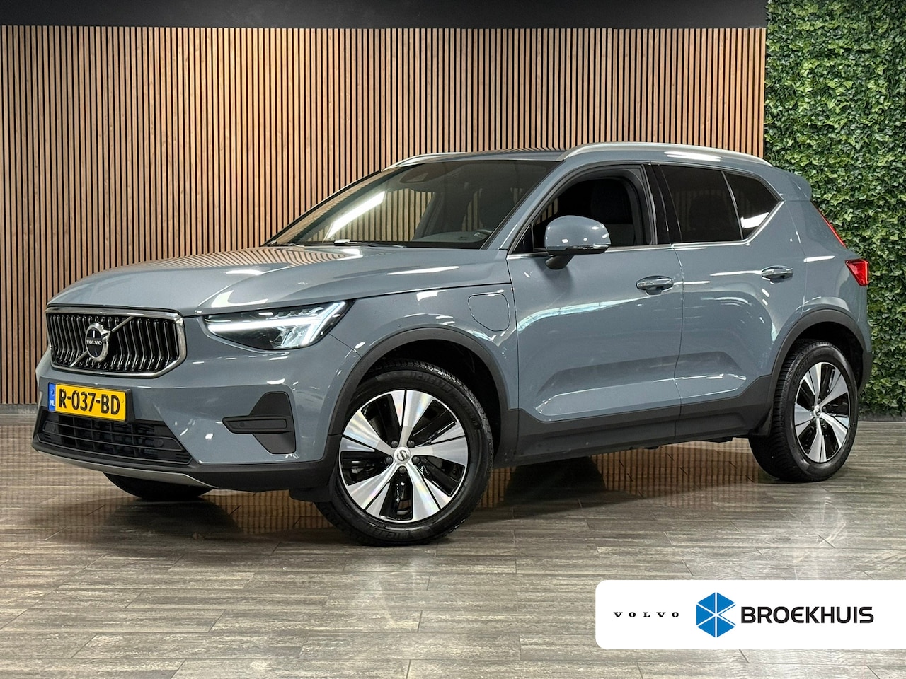 Volvo XC40 - T4 Recharge Plus Bright | Trekhaak | Harman Kardon | All Season banden | Bestuurdersstoel - AutoWereld.nl