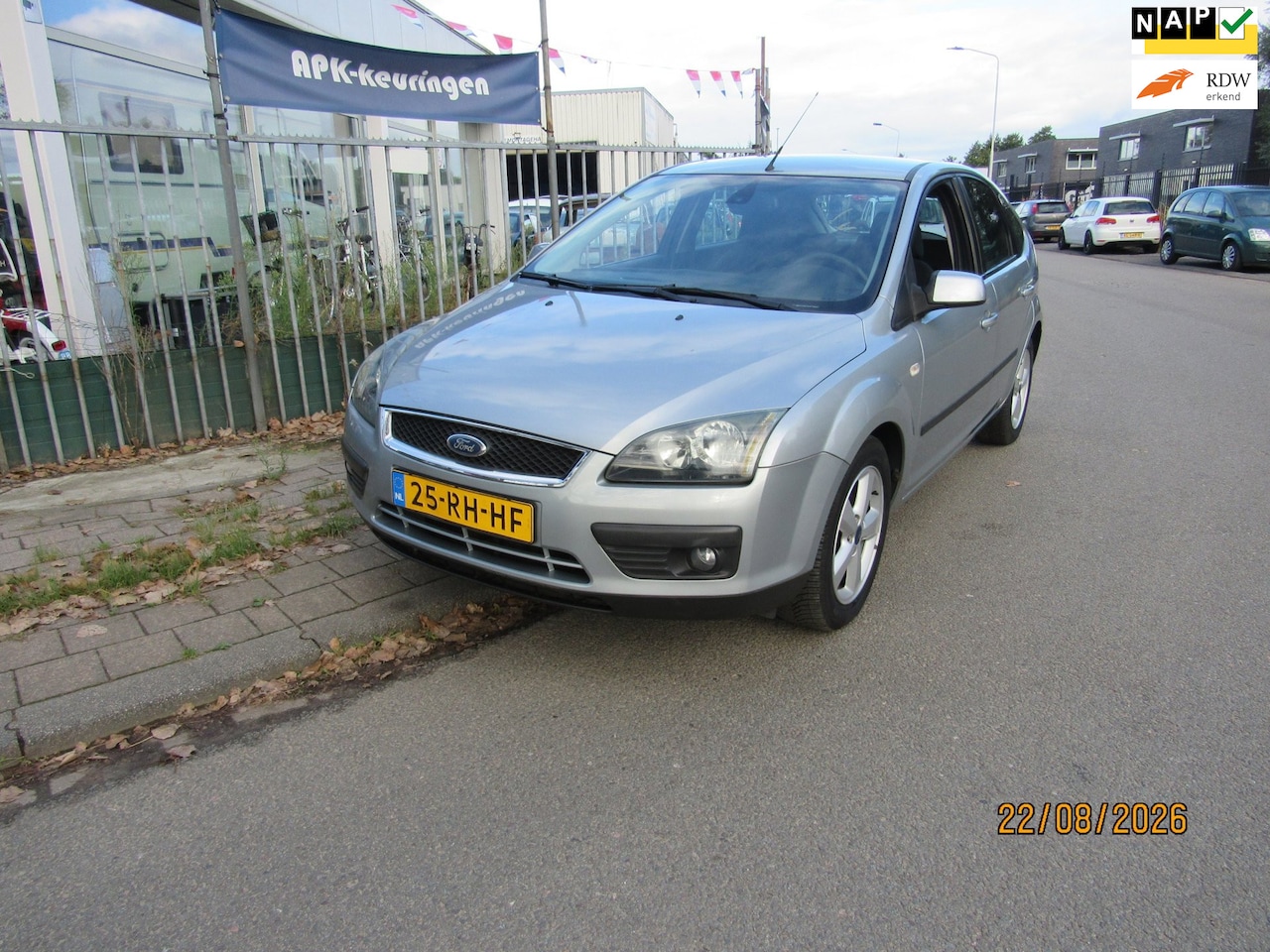 Ford Focus - 1.6-16V First Edition 1.6-16V First Edition,automaat,airco,cruise controle,5 drs - AutoWereld.nl
