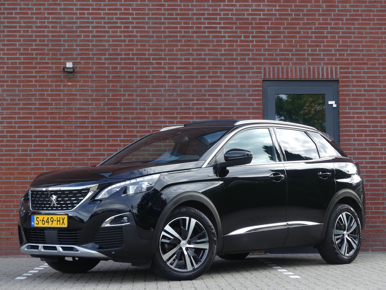 Peugeot 3008 - 1.2 PureTech GT-Line / Panoramadak / Trekhaak - AutoWereld.nl