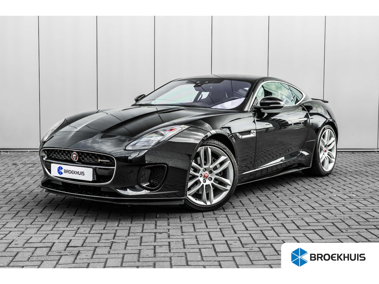 Jaguar F-type - 2.0T R-Dynamic 300PK AUTO | Panoramadak | Achteruitrijcamera | Parkeerassistent | Climate - AutoWereld.nl