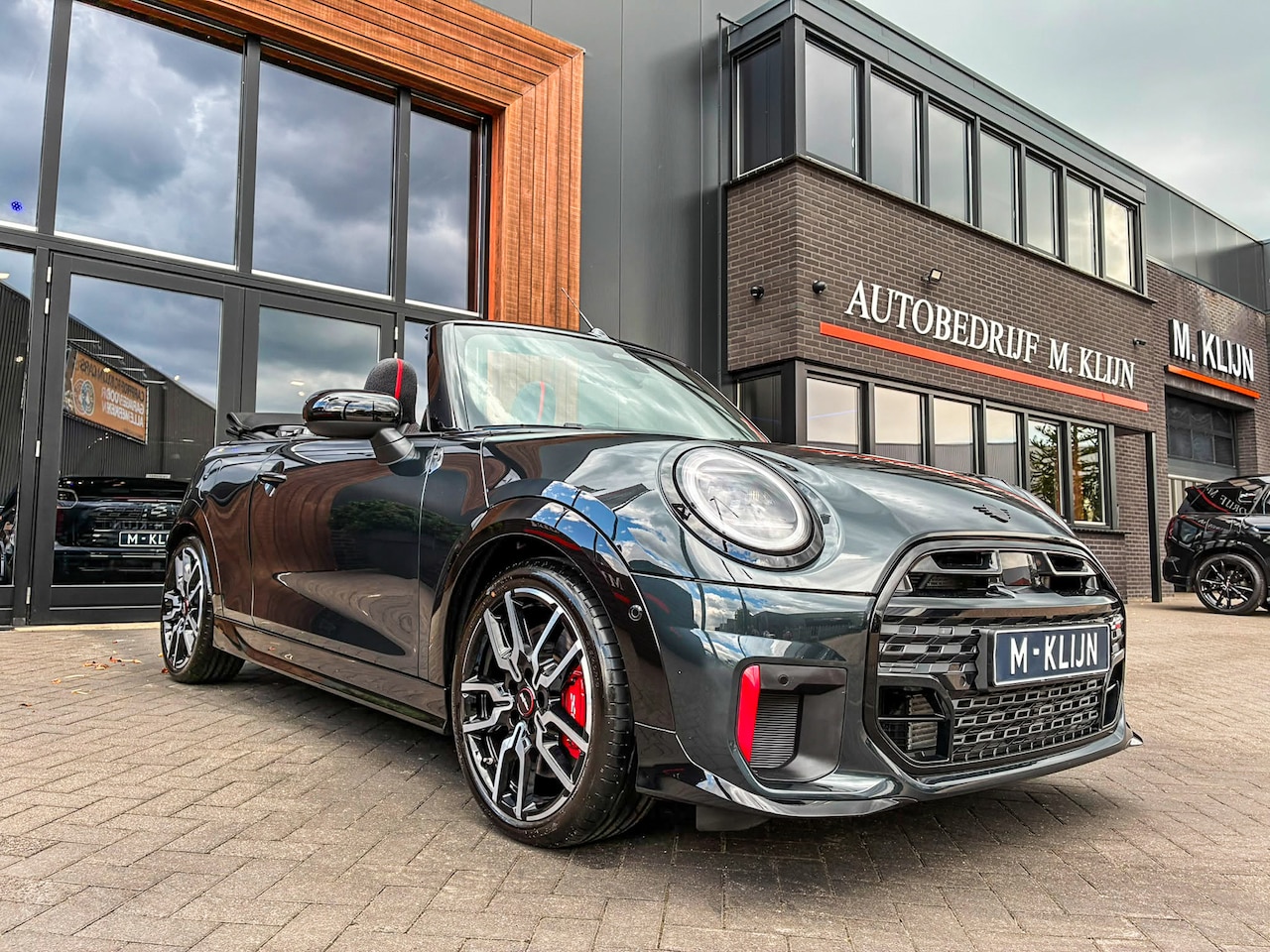 MINI Cabrio - 2.0 JCW John Cooper Works F1 aut 231pk/Nw Model/Hk/Camera/Legend Grey - AutoWereld.nl