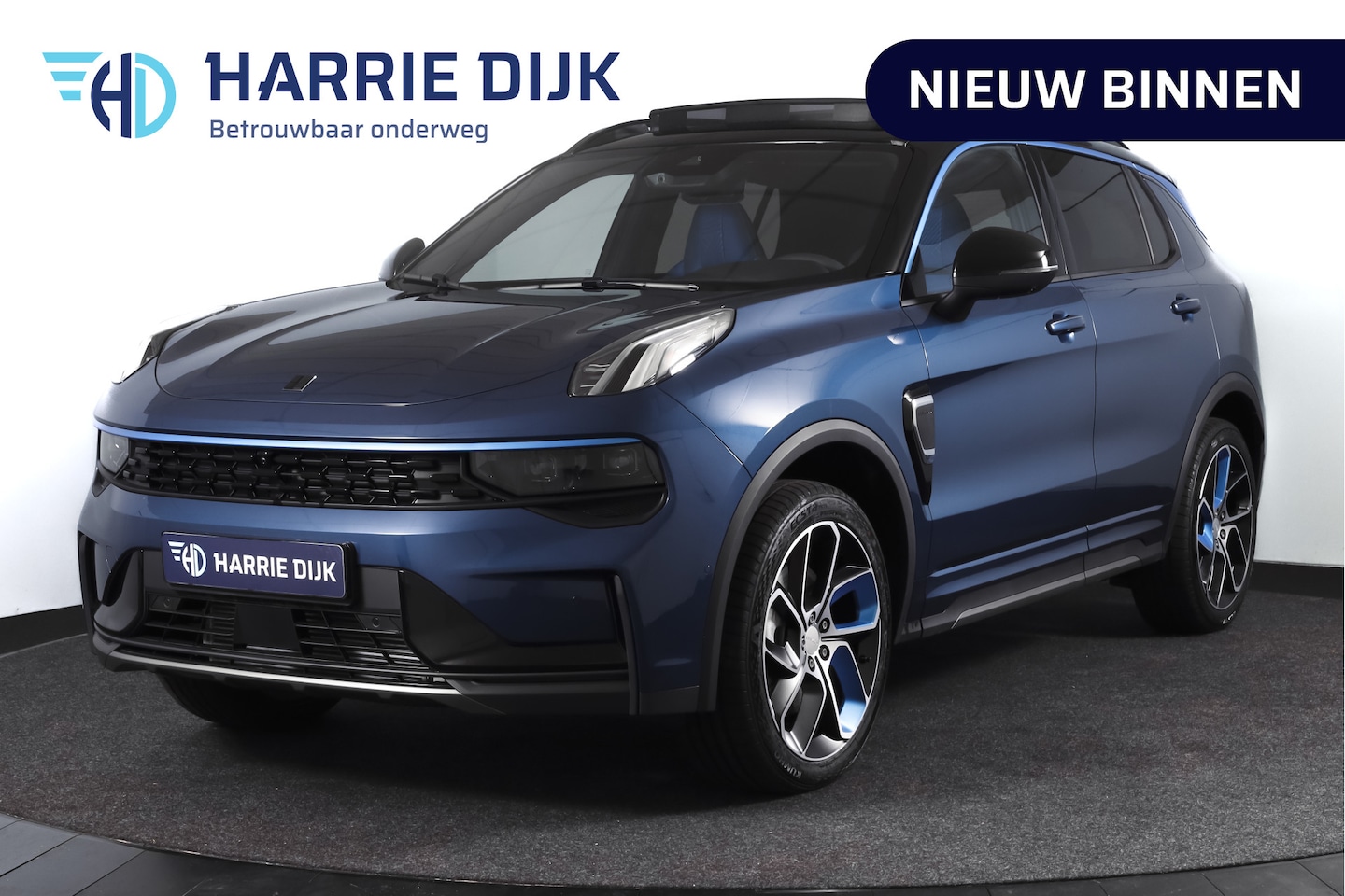 Lynk & Co 01 - 1.5 PHEV 261PK MY23 | Donkere hemel | 360 Camera | 7.4 kWh boordlader | S/K-panodak | Adap - AutoWereld.nl