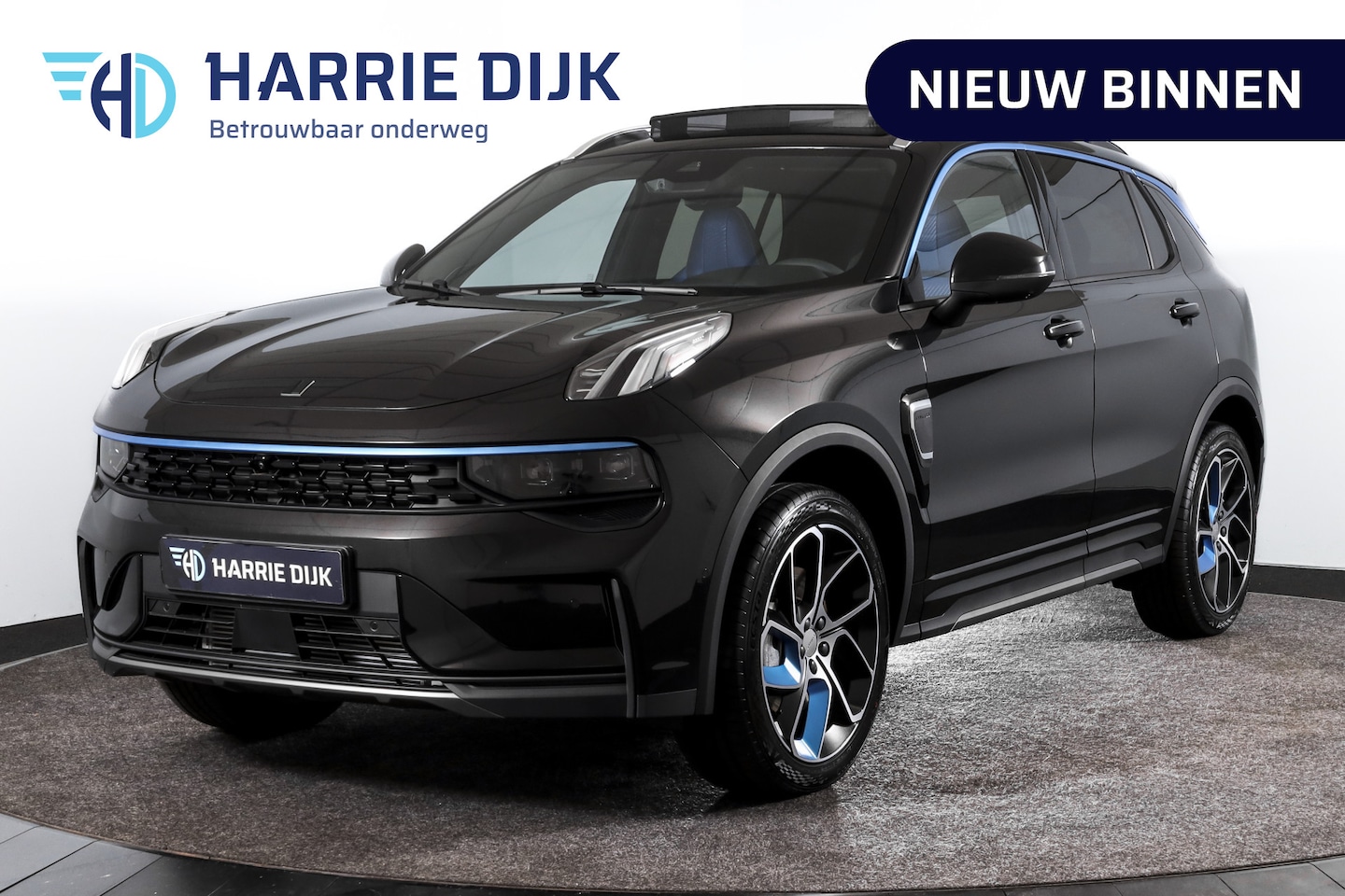 Lynk & Co 01 - 1.5 PHEV 261PK MY23 | Donkere hemel | 360 Camera | 7.4 kWh Boordlader | S/K-panodak | Adap - AutoWereld.nl