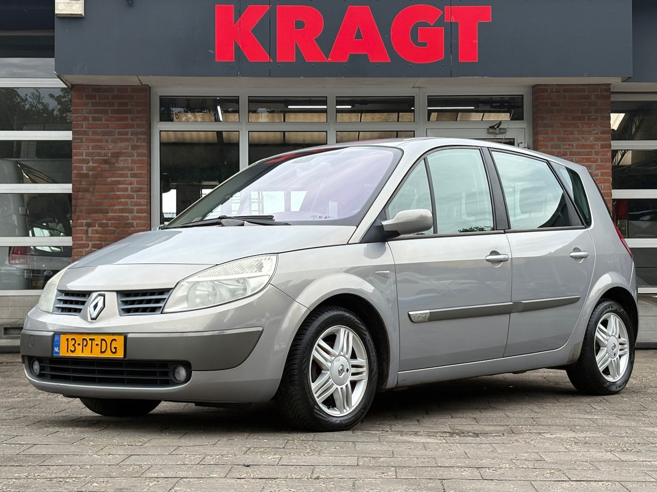 Renault Scénic - Privilège Luxe 1.6-16V 113 pk - AUTOMAAT - hoge instap - NAP - AutoWereld.nl
