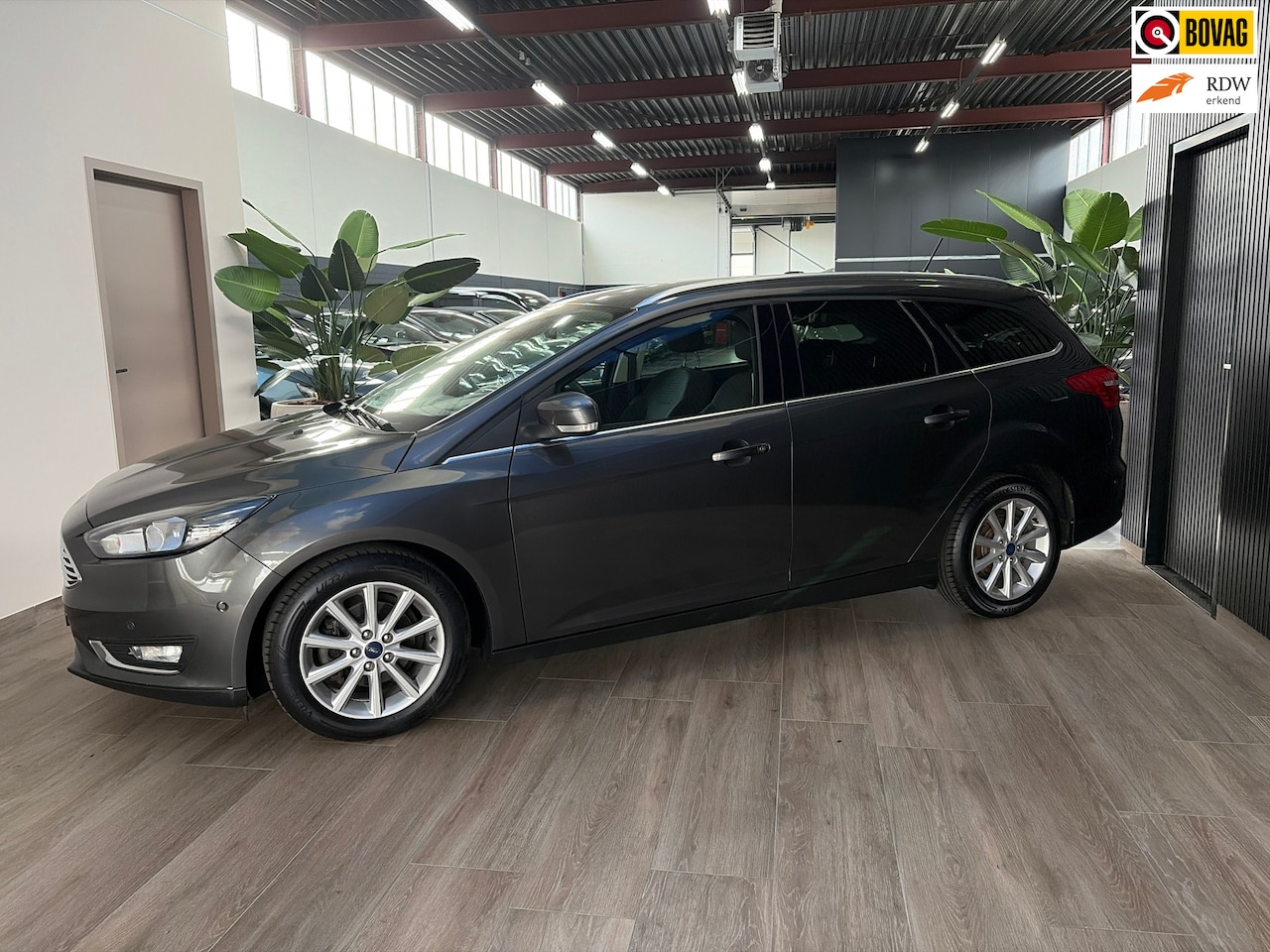 Ford Focus Wagon - Titanium, volle uitvoering met nieuwe motor en koppeling. - AutoWereld.nl