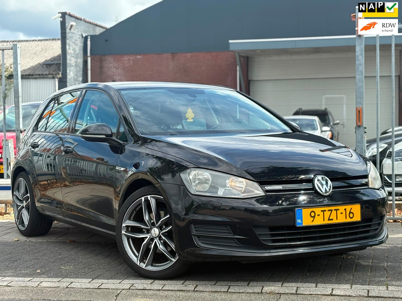 Volkswagen Golf - 1.6 TDI Comfortline BlueMotion | Trekhaak | Navigatie | 18” LMV | - AutoWereld.nl