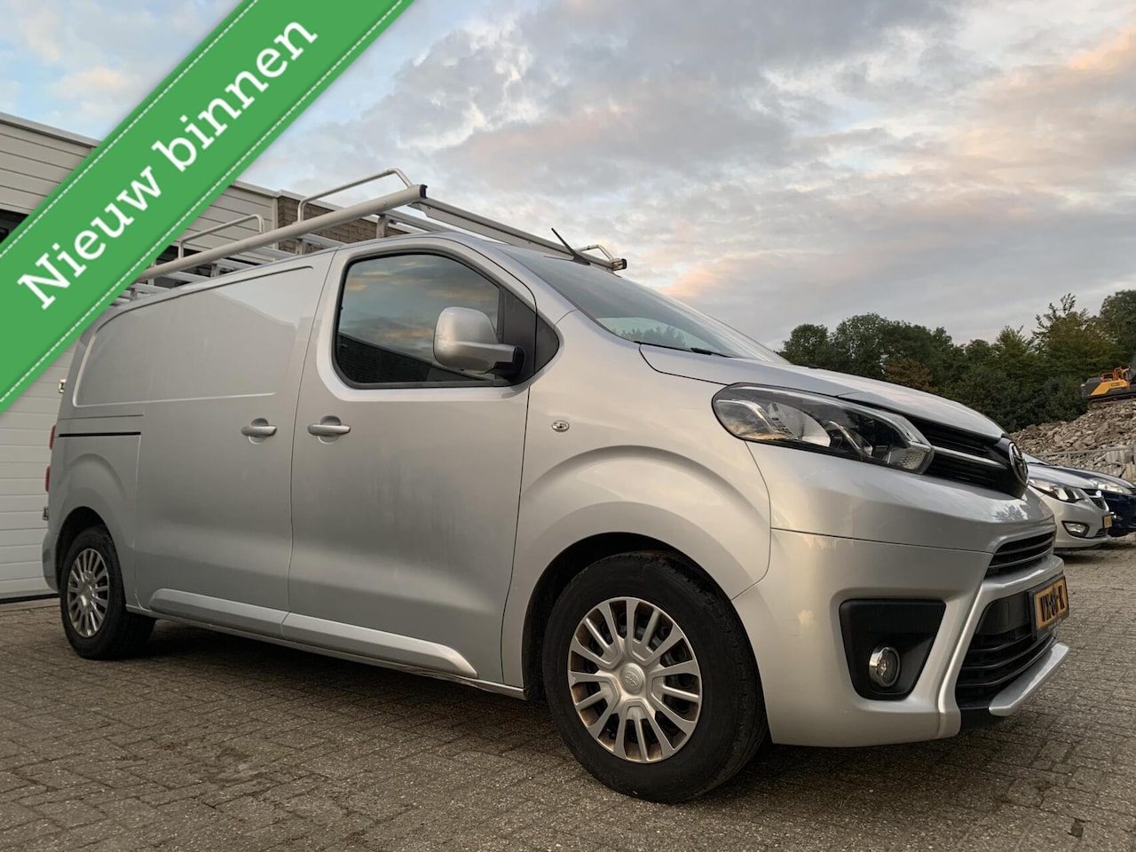 Toyota ProAce Worker - 1.6 D-4D Professional Navi Airco Trekhaak Cruise Control - AutoWereld.nl