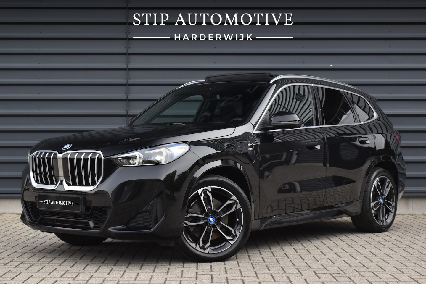 BMW X1 - xDrive30e M Sport | Pano | Trekhaak | Harman/Kardon | Massage | ACC | Head-Up | Memory sea - AutoWereld.nl