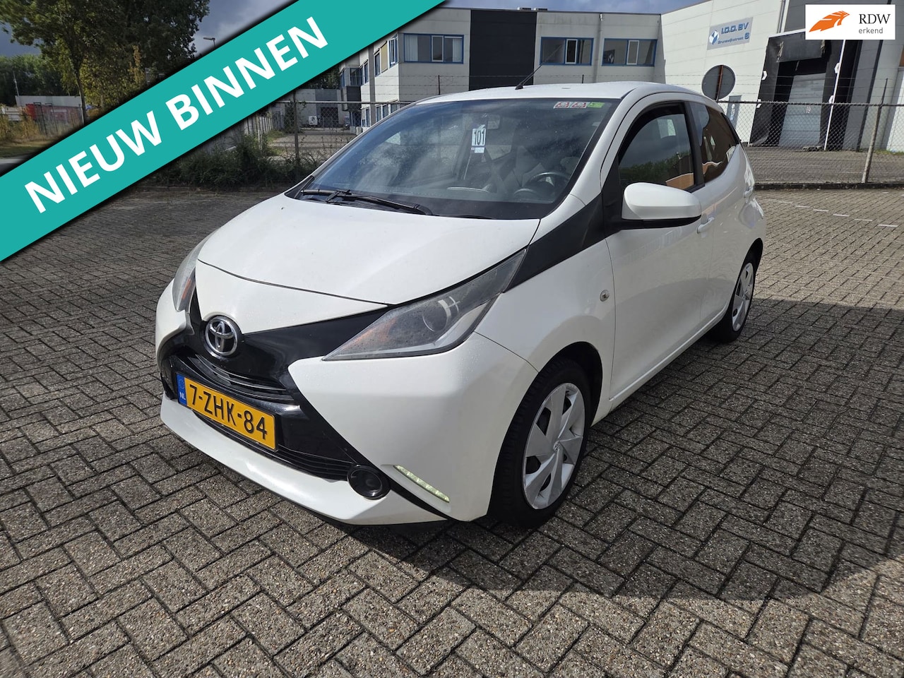 Toyota Aygo - 1.0 VVT-i x-play 5 drs met airco top onder houden - AutoWereld.nl
