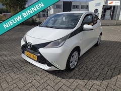Toyota Aygo - 1.0 VVT-i x-play 5 drs met airco top onder houden