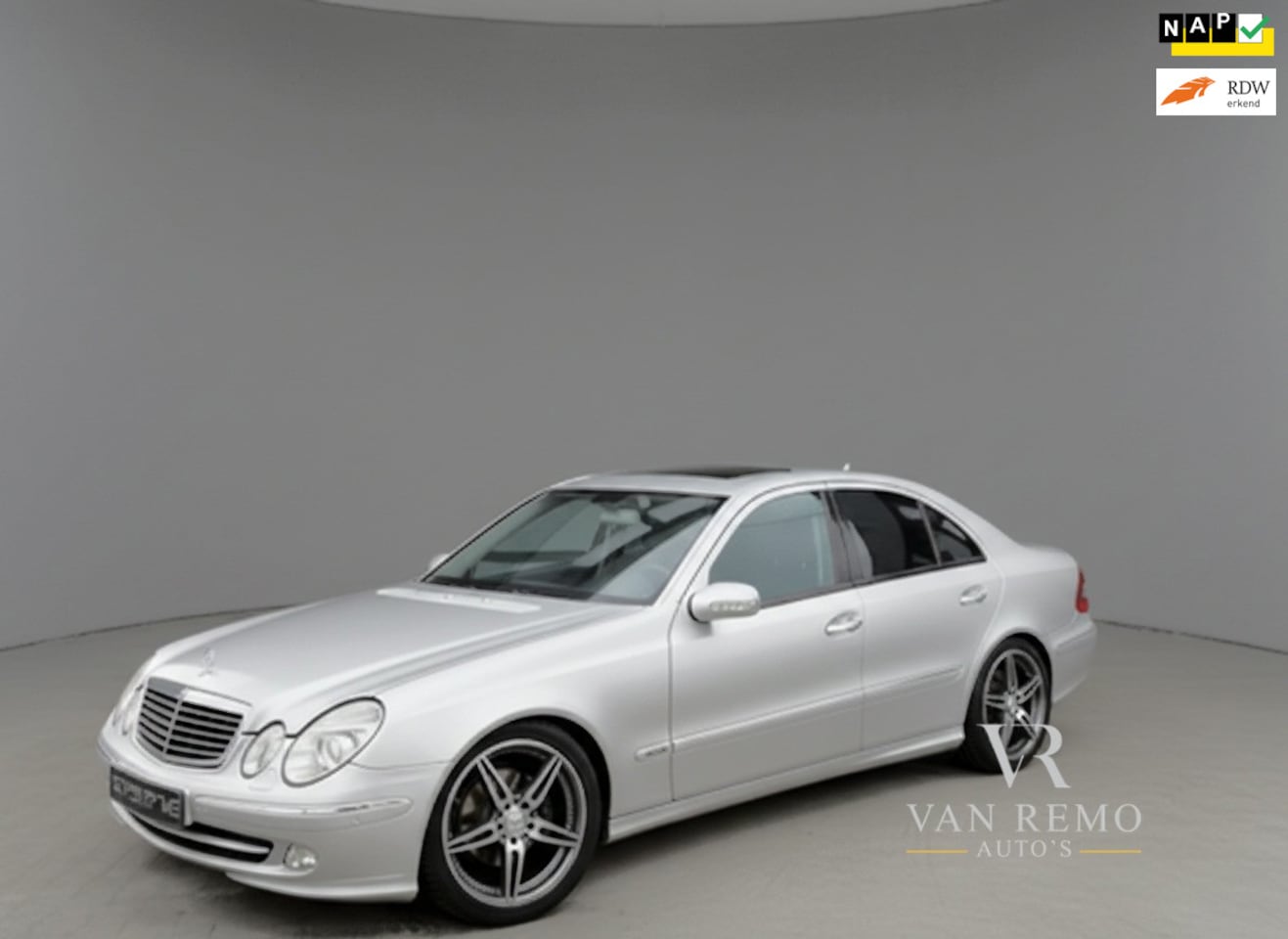 Mercedes-Benz E-klasse - E240 Avantgarde|Camera|Schuifdak|Stoelvv|Leder|Xenon|Orig NL|Nap|AMG Look! - AutoWereld.nl