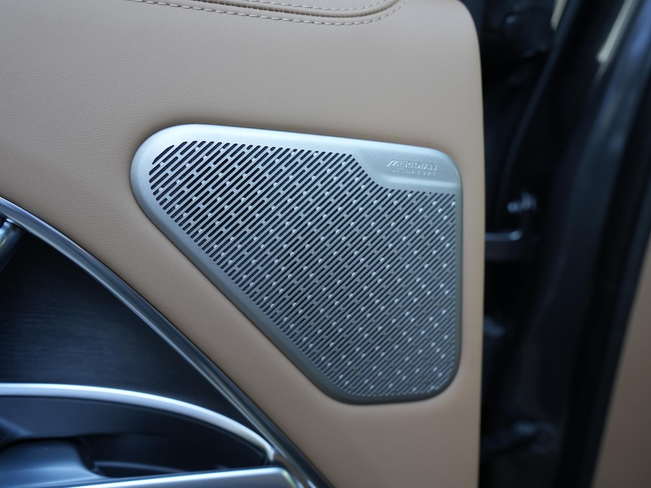 Land Rover Range Rover - P550e Autobiography PHEV | Towing Pack | Comfort Pack | Shadow Pack | - AutoWereld.nl