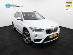 BMW X1 - SDrive20i High Executive / Leder / HUD / Stoelverwarming