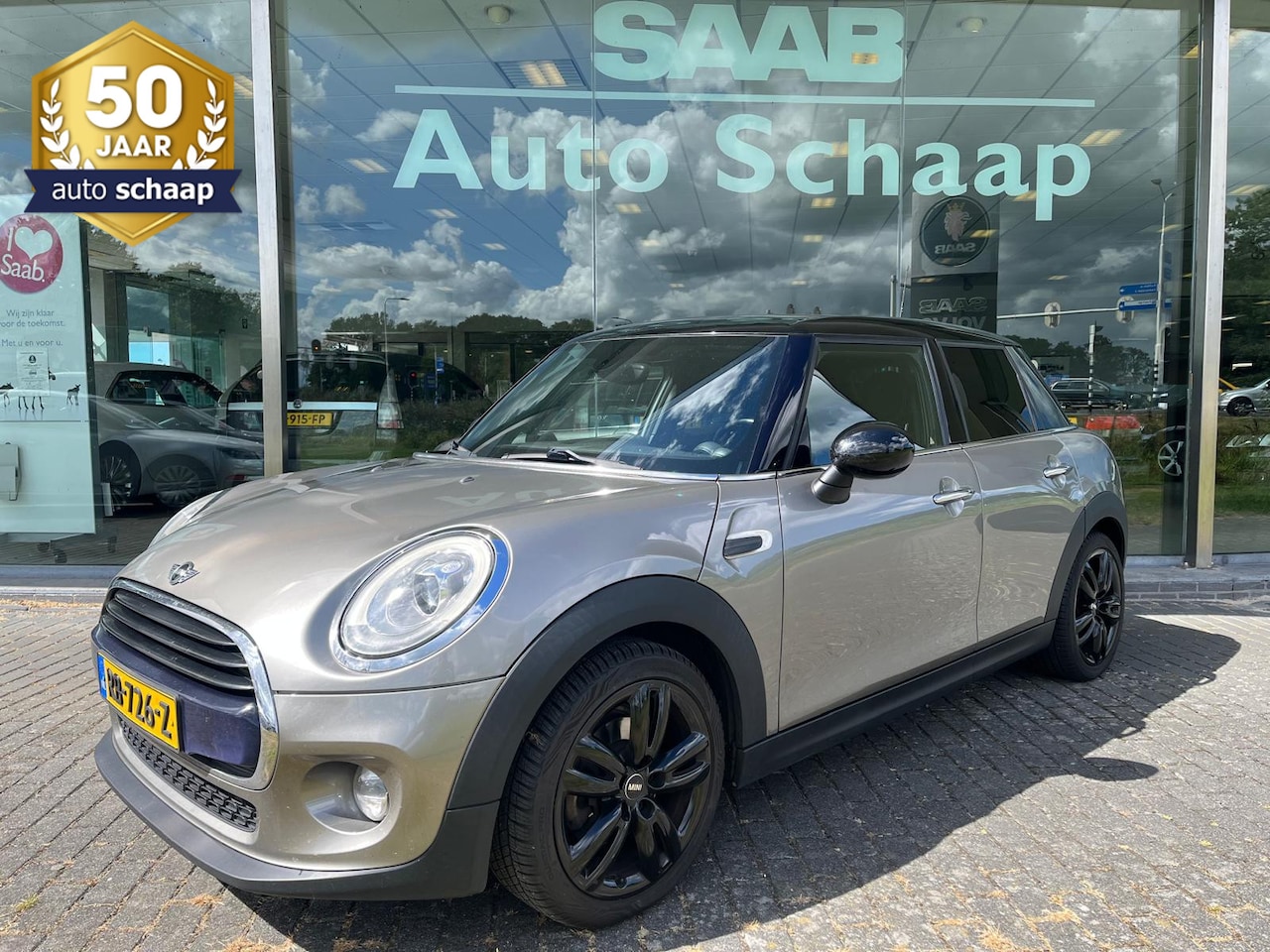 MINI 5-Deurs - 1.5 Cooper Serious Business | Rijklaar incl garantie | Keyless entry Parkeersensoren Sport - AutoWereld.nl