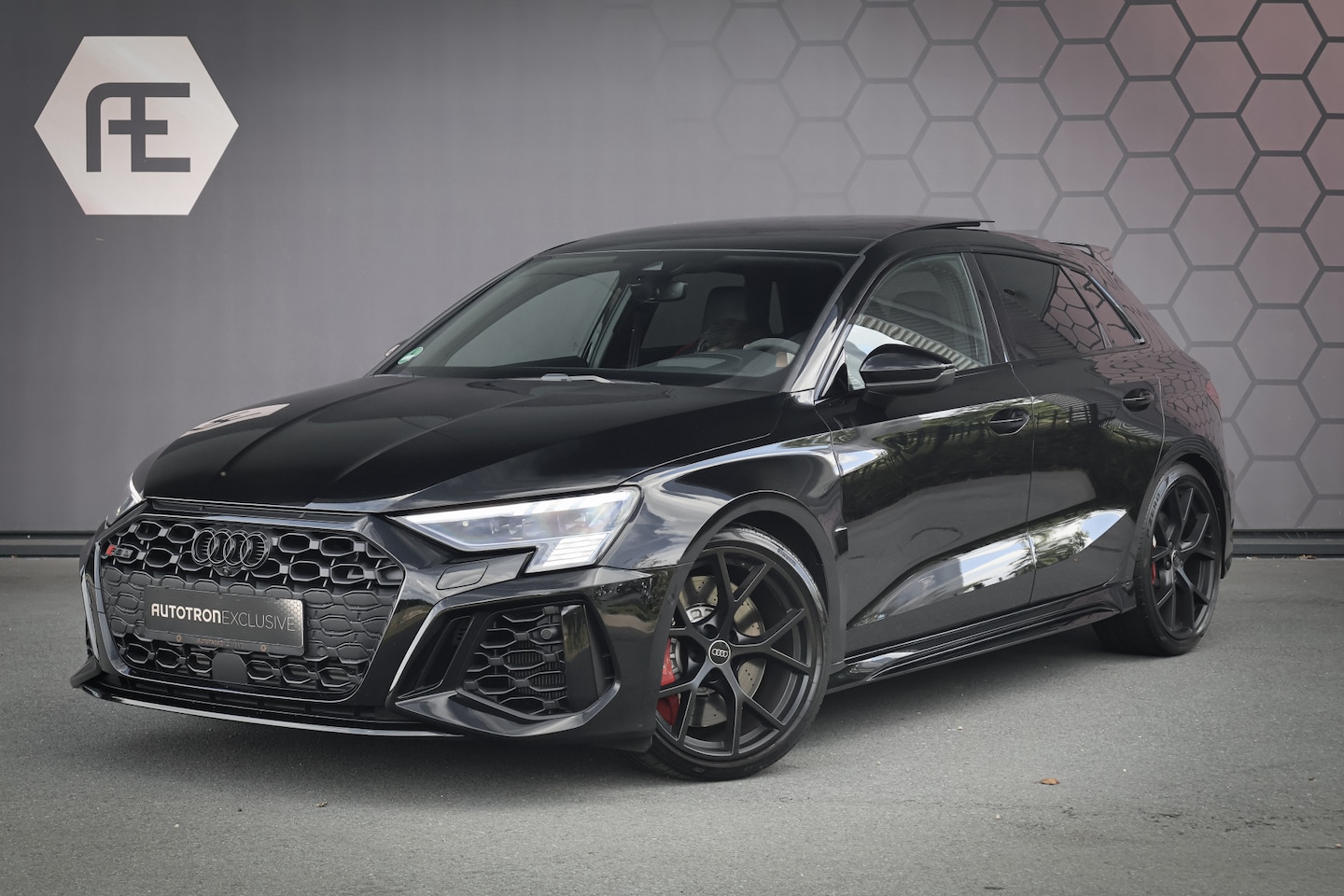 Audi RS3 - Sportback 2.5 TFSI RS 3 quattro | MASSAGE | RS STOELEN | PANORAMADAK | CAMERA | CARBONSPOI - AutoWereld.nl