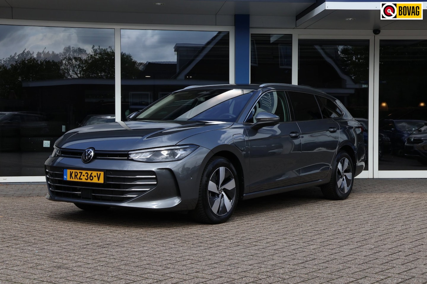 Volkswagen Passat Variant - 1.5 eHybrid Business SOH 100% 360 camera trekhaak elektrische achterklep - AutoWereld.nl