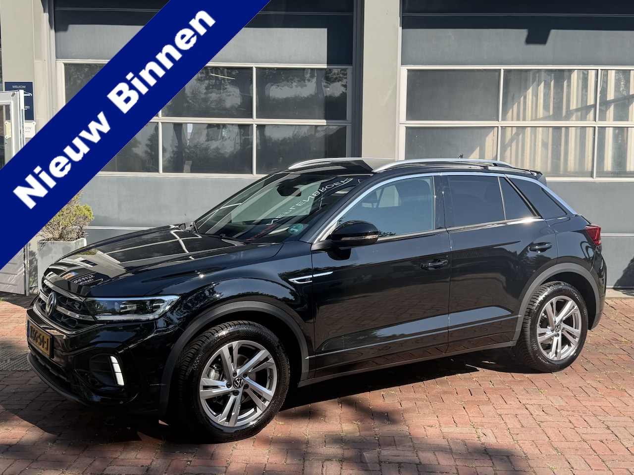Volkswagen T-Roc - 1.5 TSI R-Line Edition Edition | IQ Light | Trekhaak | Camera | ACC | Ergo-active 2025 km - AutoWereld.nl