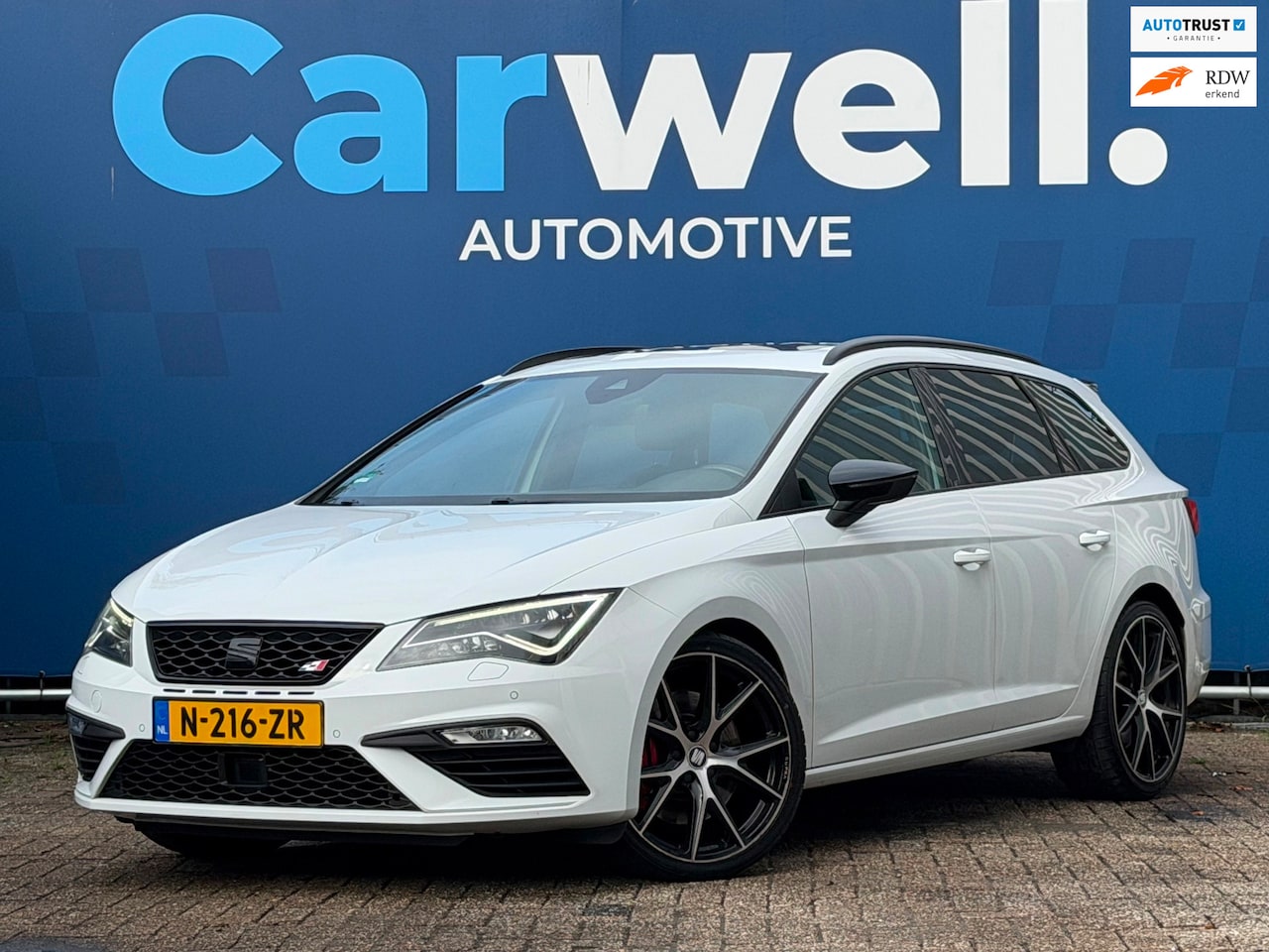 SEAT Leon ST - 2.0 TSI CUPRA 300PK 4DRIVE|Pano|Alcantara|Carplay|Climate|Cruise|Camera|Stoelvw|Keyless|Na - AutoWereld.nl