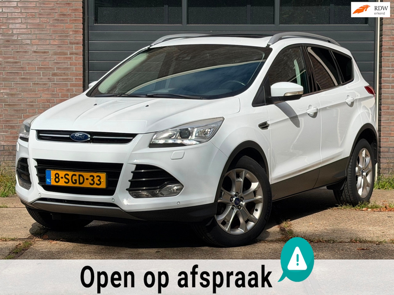 Ford Kuga - 150pk Titanium | Trekhaak | Pano | 2.000kg trekgewicht | Stoelverwarming - AutoWereld.nl