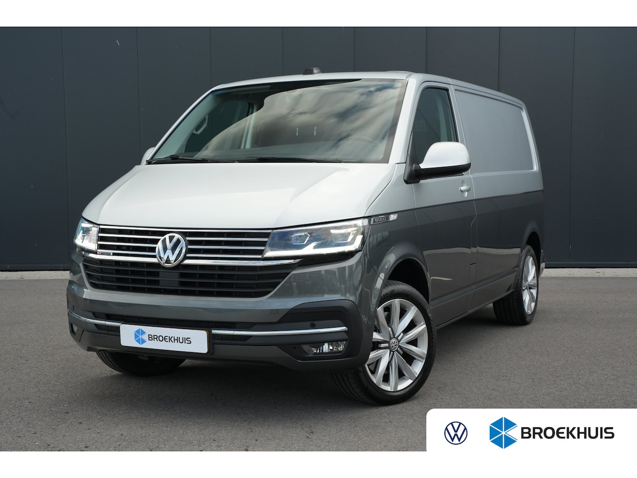Volkswagen Transporter - 2.0 TDI 150pk L1H1 28 4Motion Bulli | Camera | Adaptive Cruise | Carplay | - AutoWereld.nl