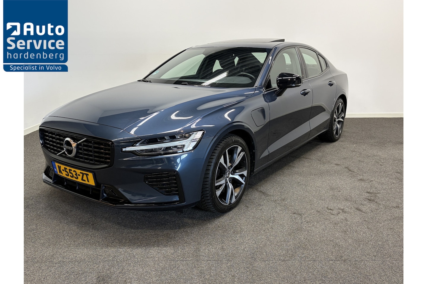 Volvo S60 - 2.0 Recharge T6 PHEV AWD R-Design Pano/ Adapt. Cruise/ Stuur en Stoelverw./ Navi/ LMV - AutoWereld.nl