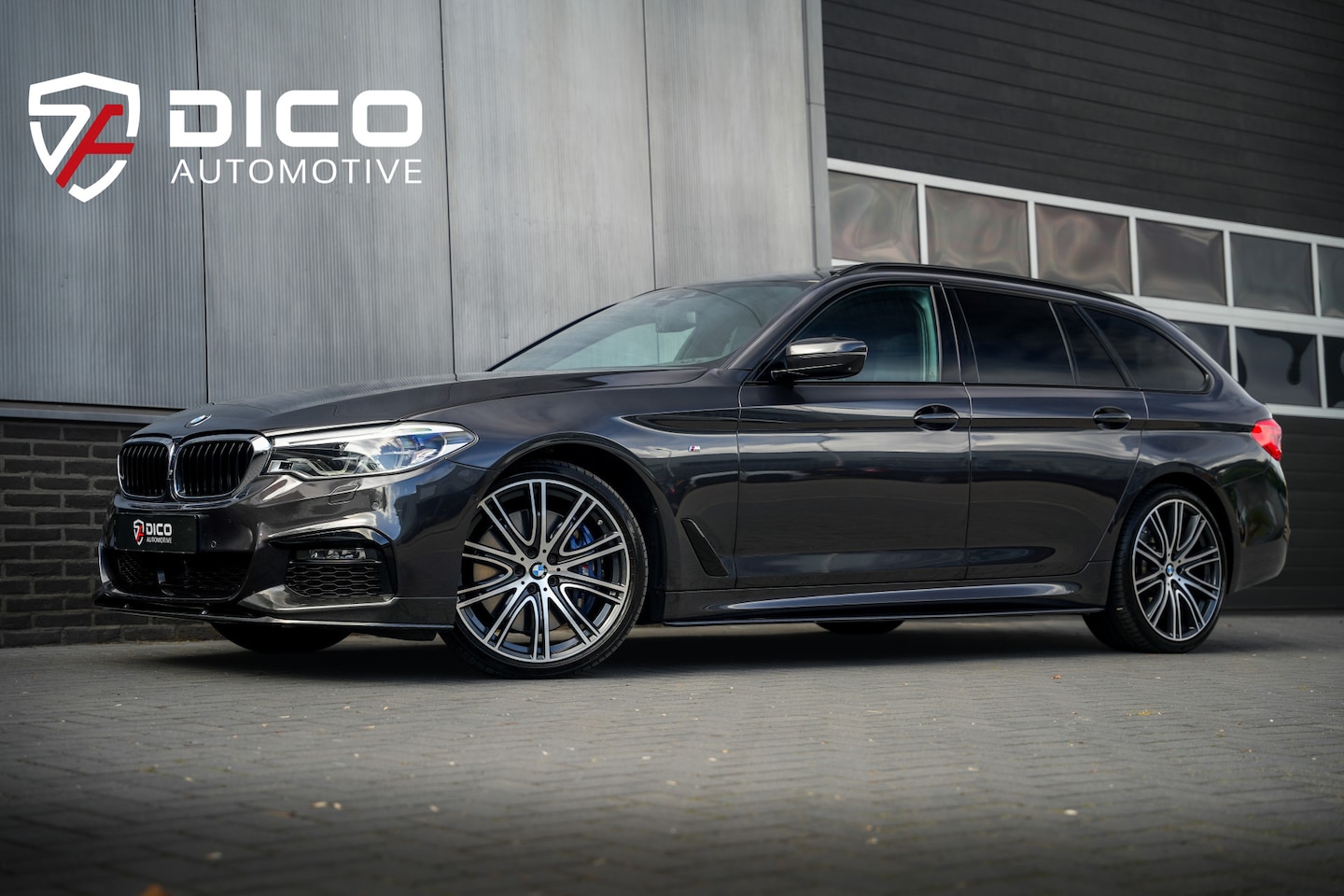 BMW 5-serie Touring - 540i 340 pk xDrive High Executive M-Sportpakket / Pano-Dak/ Bowers&Wilkins/ Massage/ Head- - AutoWereld.nl